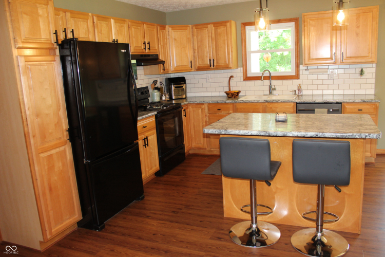 Listing Image 6