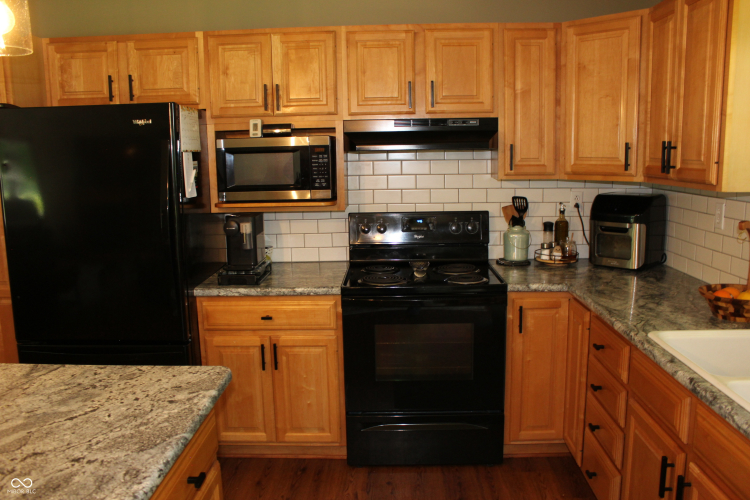 Listing Image 7