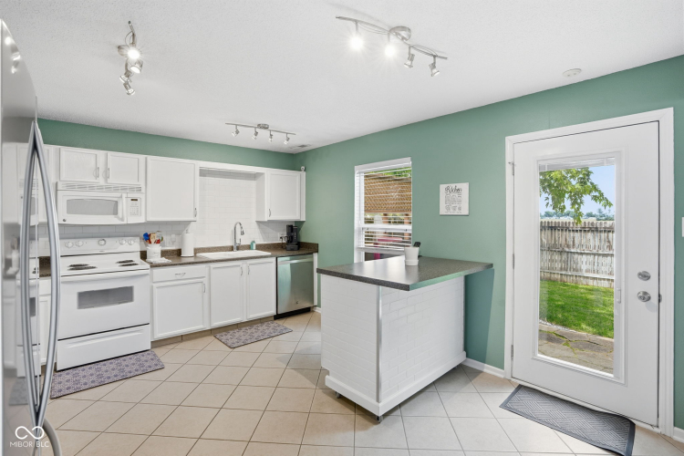 Listing Image 10
