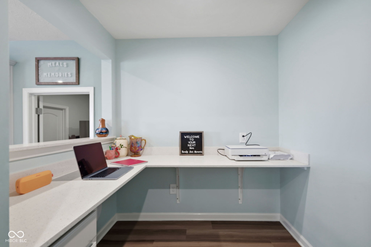 Listing Image 12
