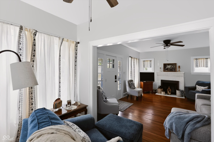Listing Image 12
