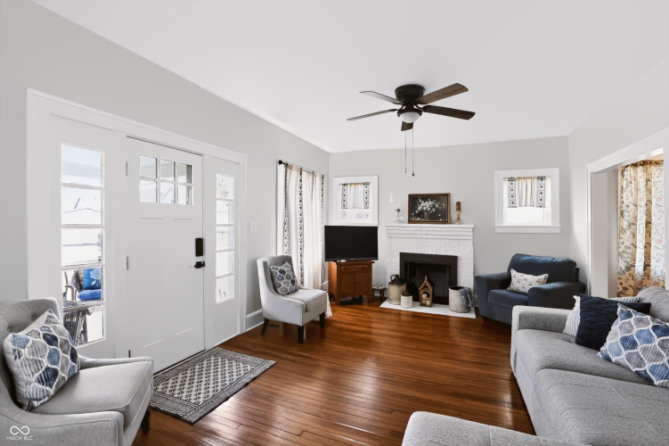 Listing Image 7