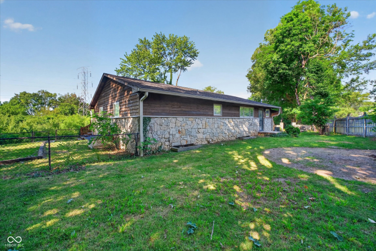 Listing Image 42