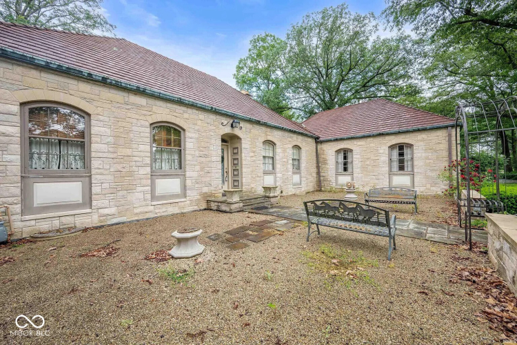 Listing Image 11