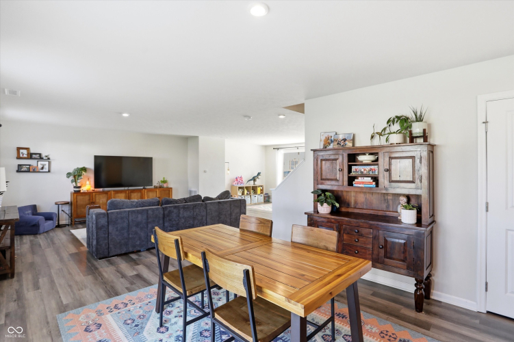 Listing Image 14