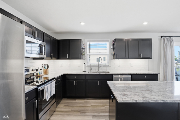 Listing Image 19