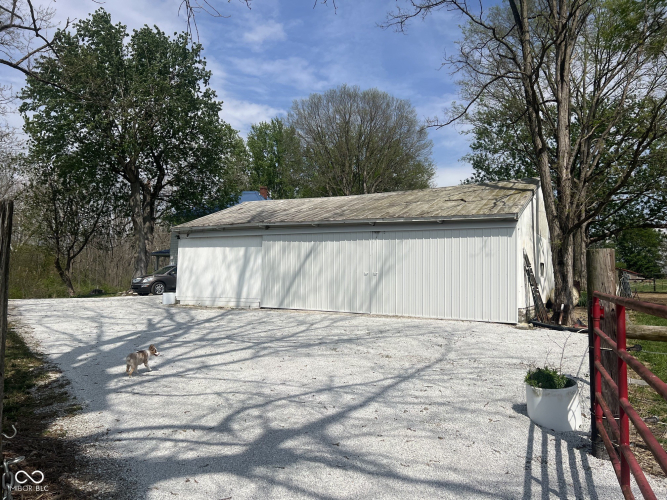 Listing Image 6