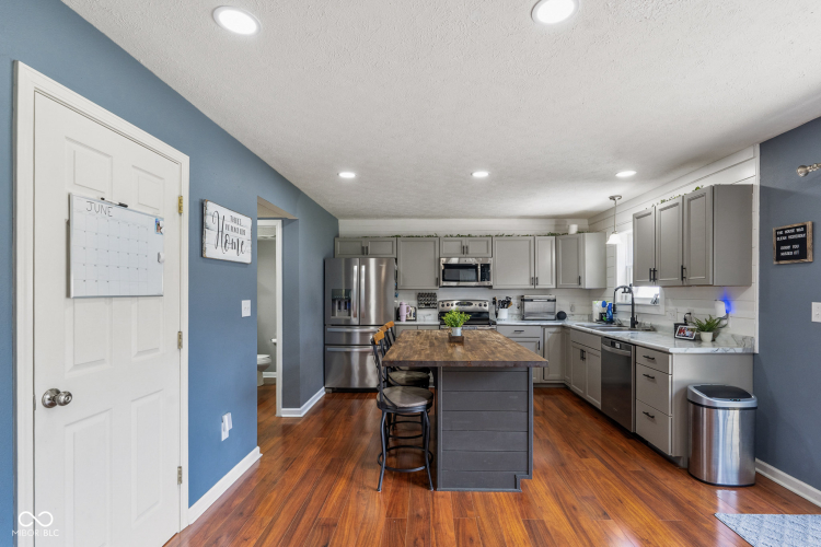 Listing Image 12
