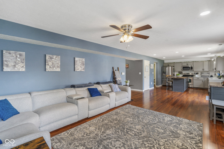 Listing Image 14