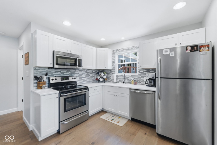 Listing Image 7