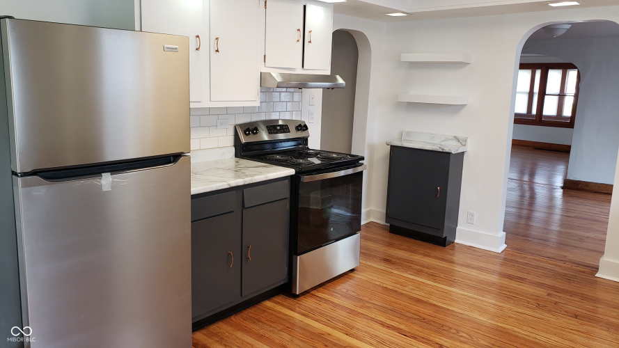 Listing Image 12