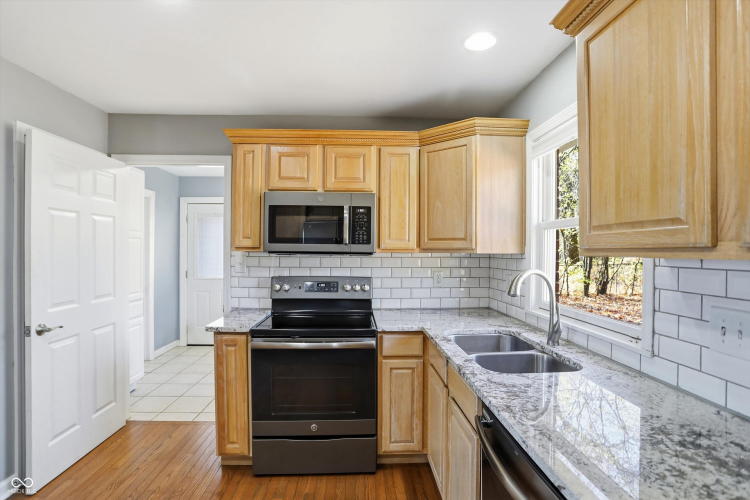 Listing Image 18