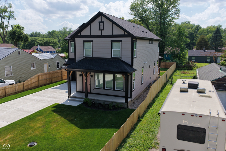 Listing Image 4