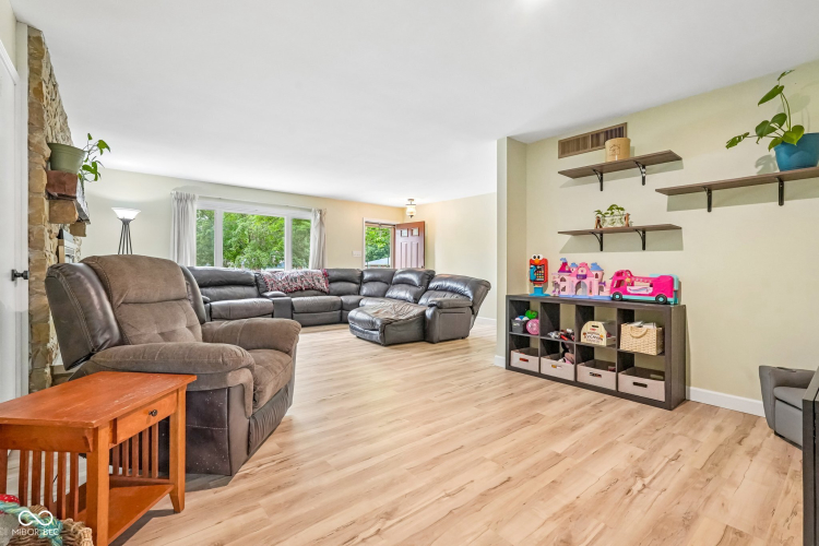 Listing Image 9