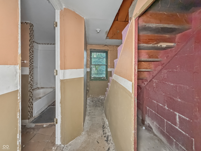 Listing Image 17