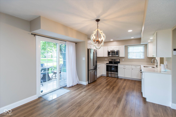Listing Image 10