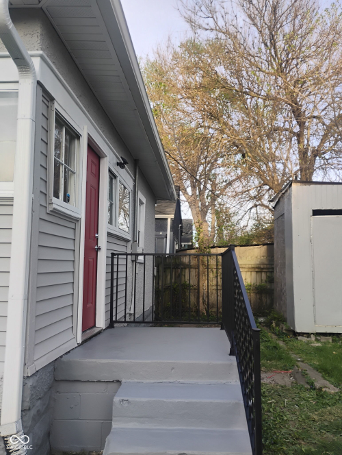 Listing Image 4