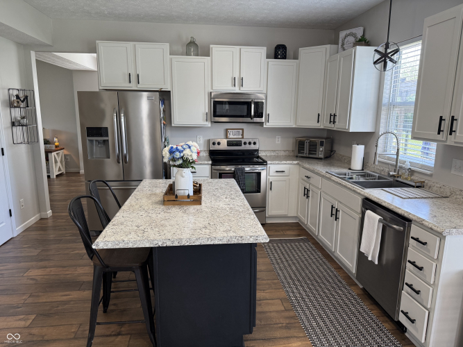 Listing Image 12