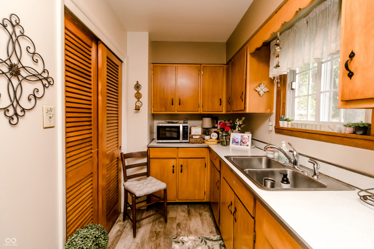 Listing Image 10