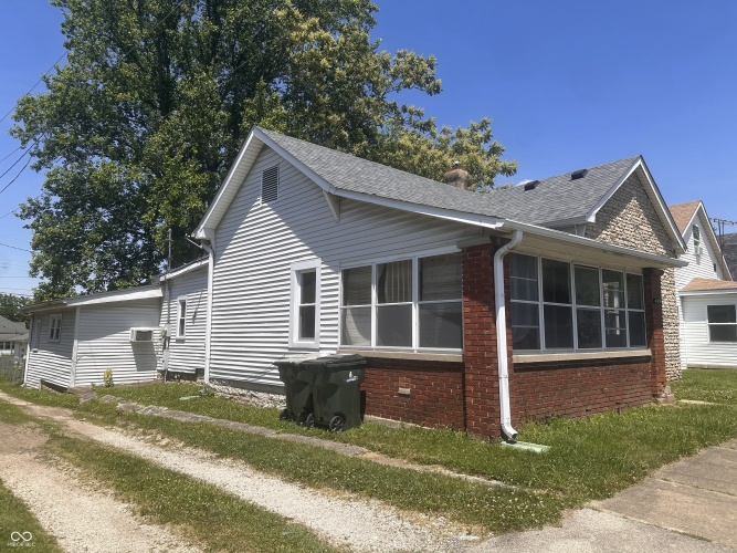 Listing Image 4
