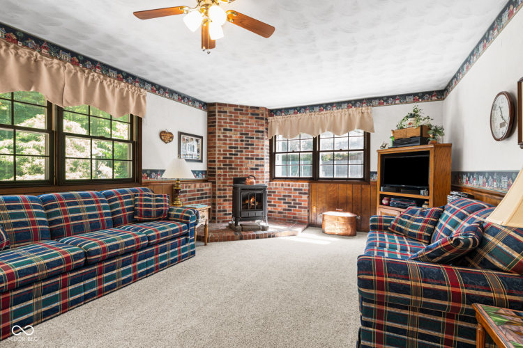 Listing Image 19