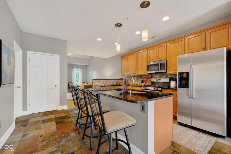 Listing Image 12