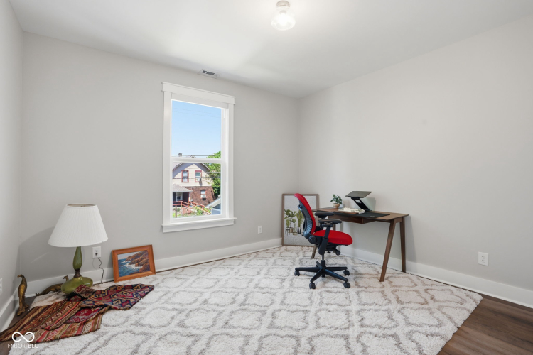 Listing Image 17