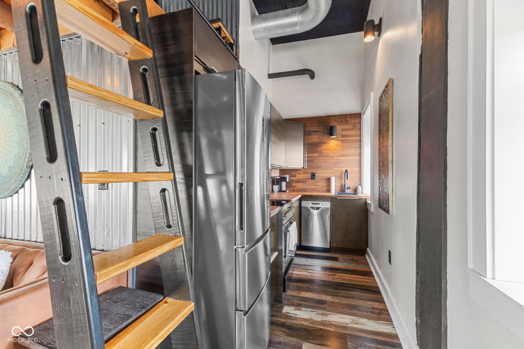 Listing Image 11