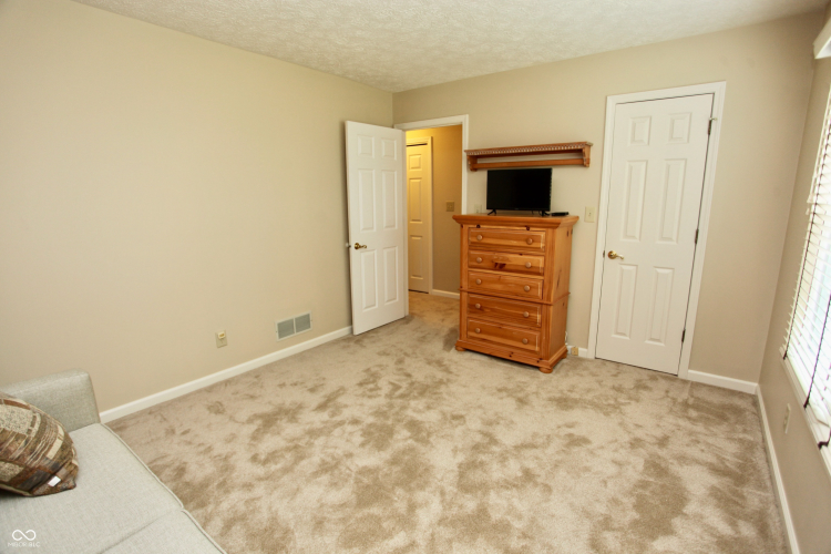 Listing Image 82