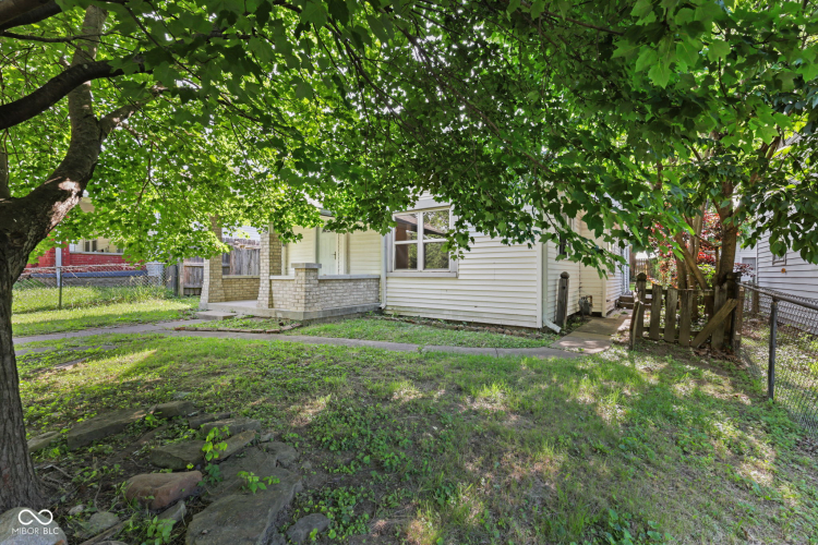 Listing Image 3