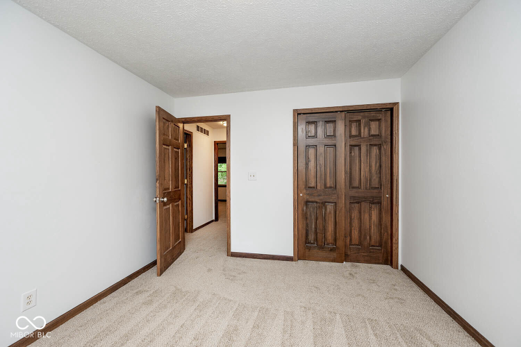 Listing Image 27
