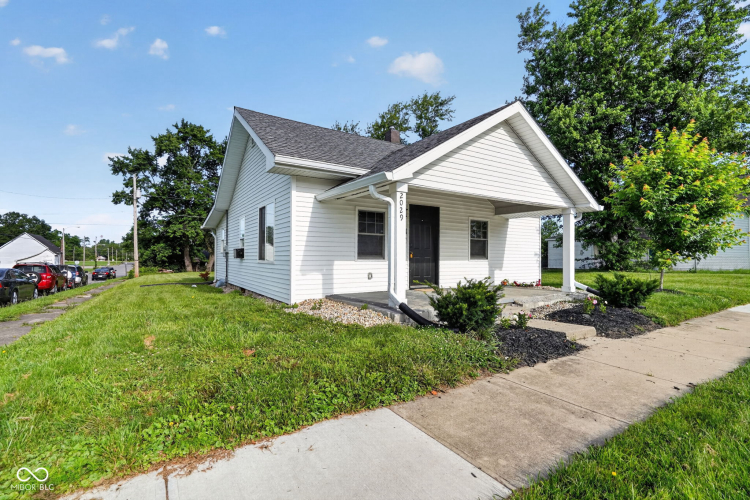 Listing Image 3