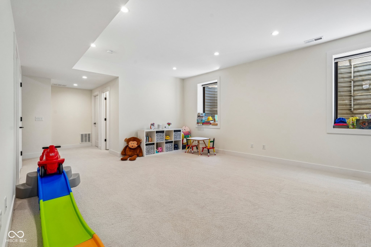 Listing Image 59