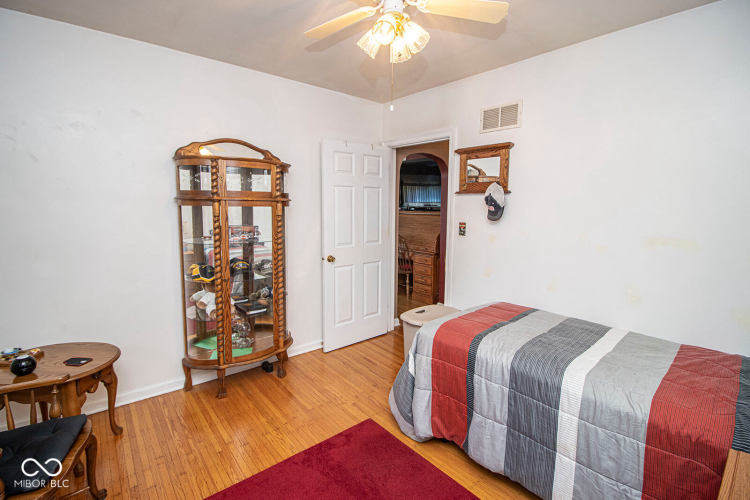 Listing Image 19
