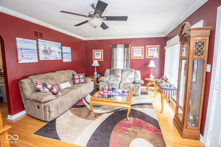 Listing Image 6