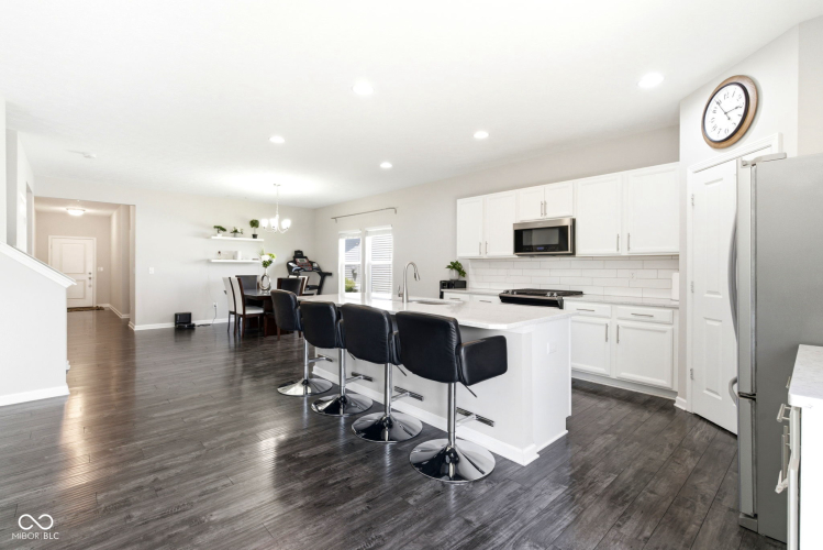 Listing Image 5