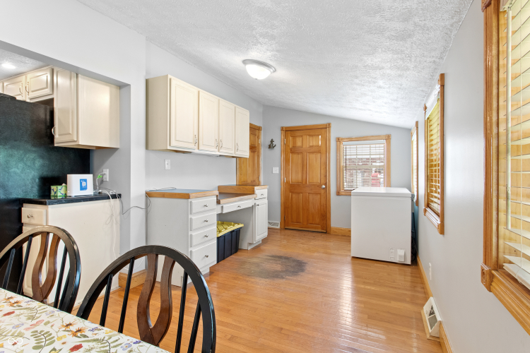 Listing Image 16