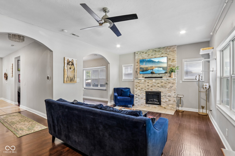 Listing Image 17