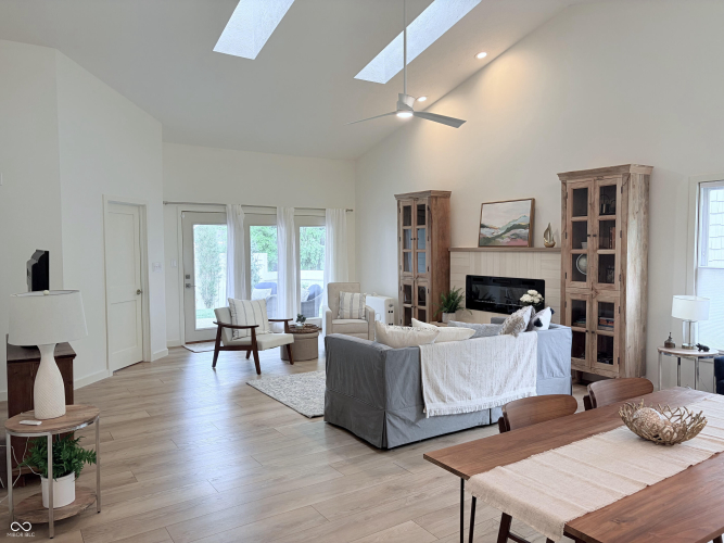 Listing Image 3