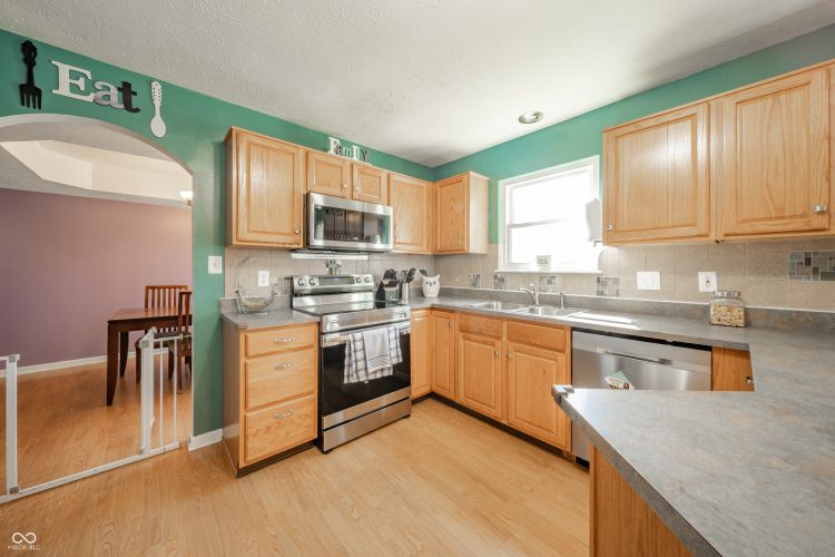 Listing Image 19