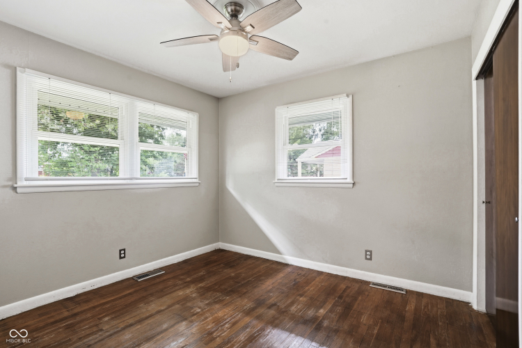 Listing Image 17