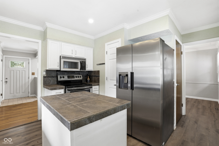 Listing Image 9