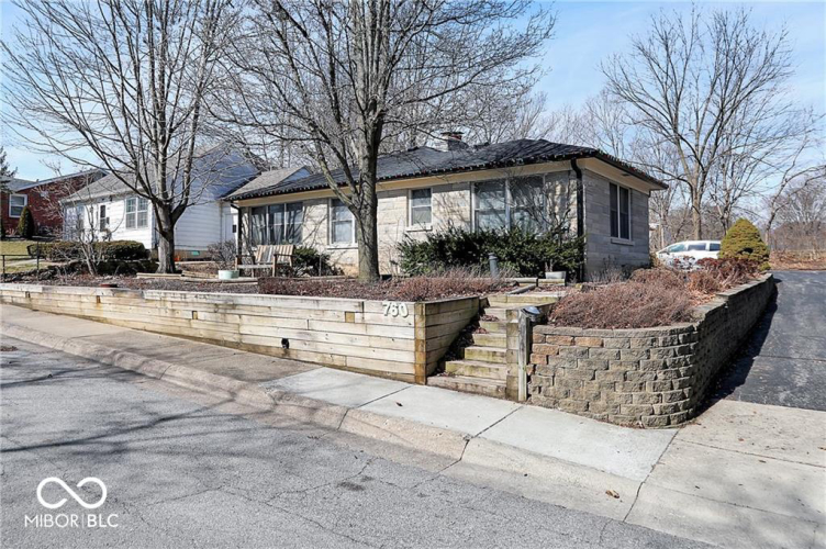 Listing Image 16