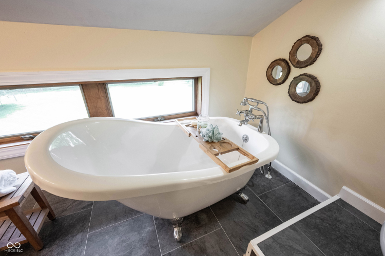 Listing Image 80