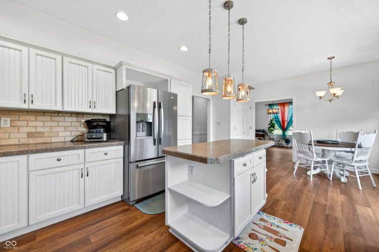 Listing Image 19