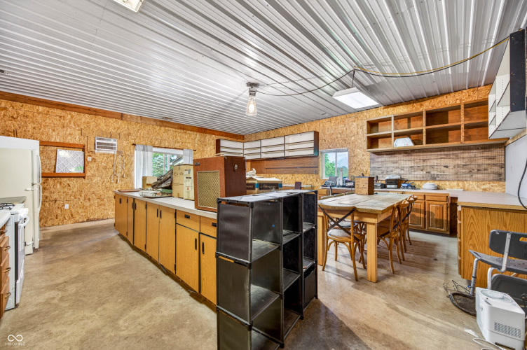 Listing Image 79