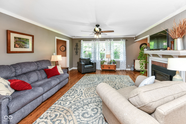 Listing Image 5