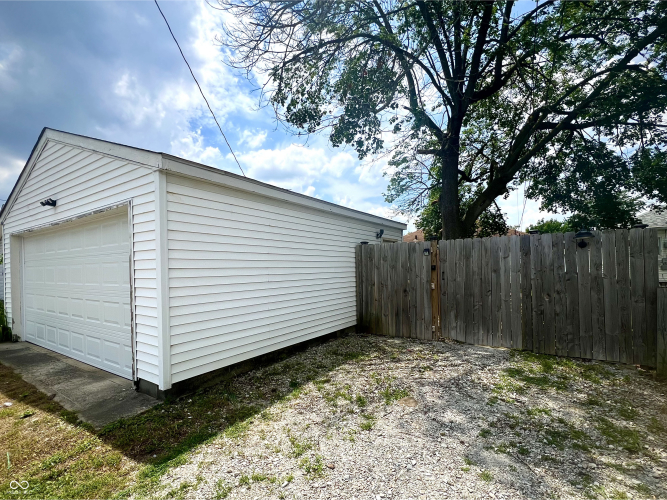 Listing Image 18