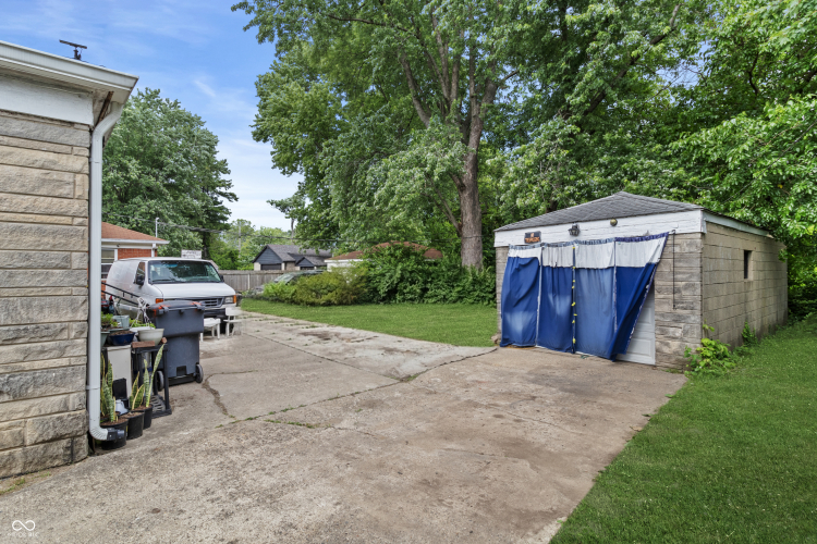 Listing Image 17