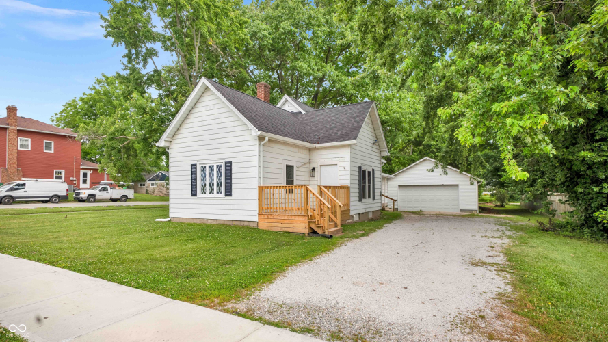 Listing Image 4